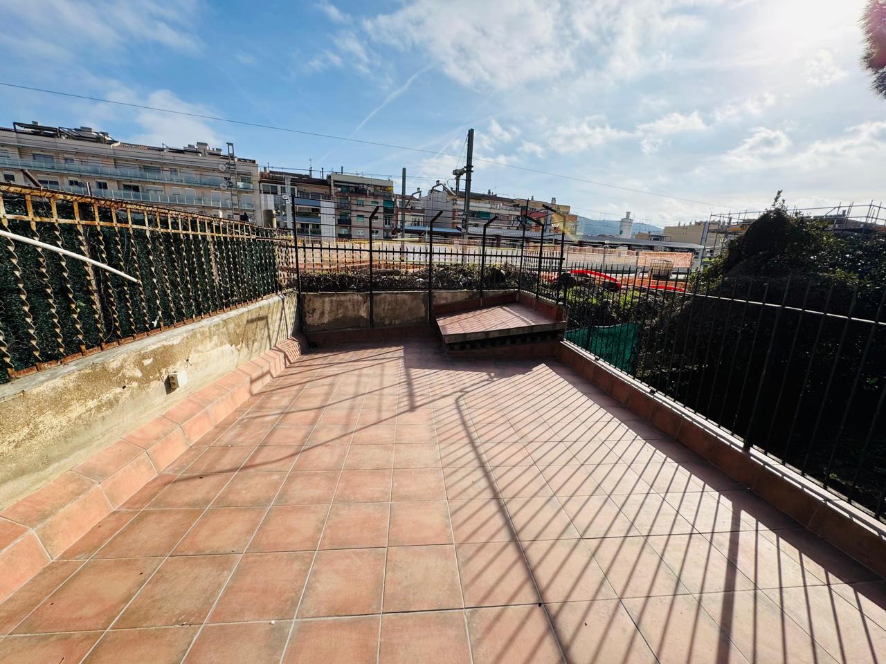 casa--chalet en montcada-i-reixac · montcada-centro 390000€