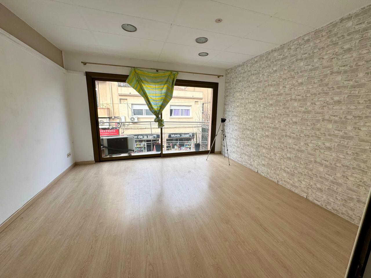 casa--chalet en montcada-i-reixac · montcada-centro 390000€
