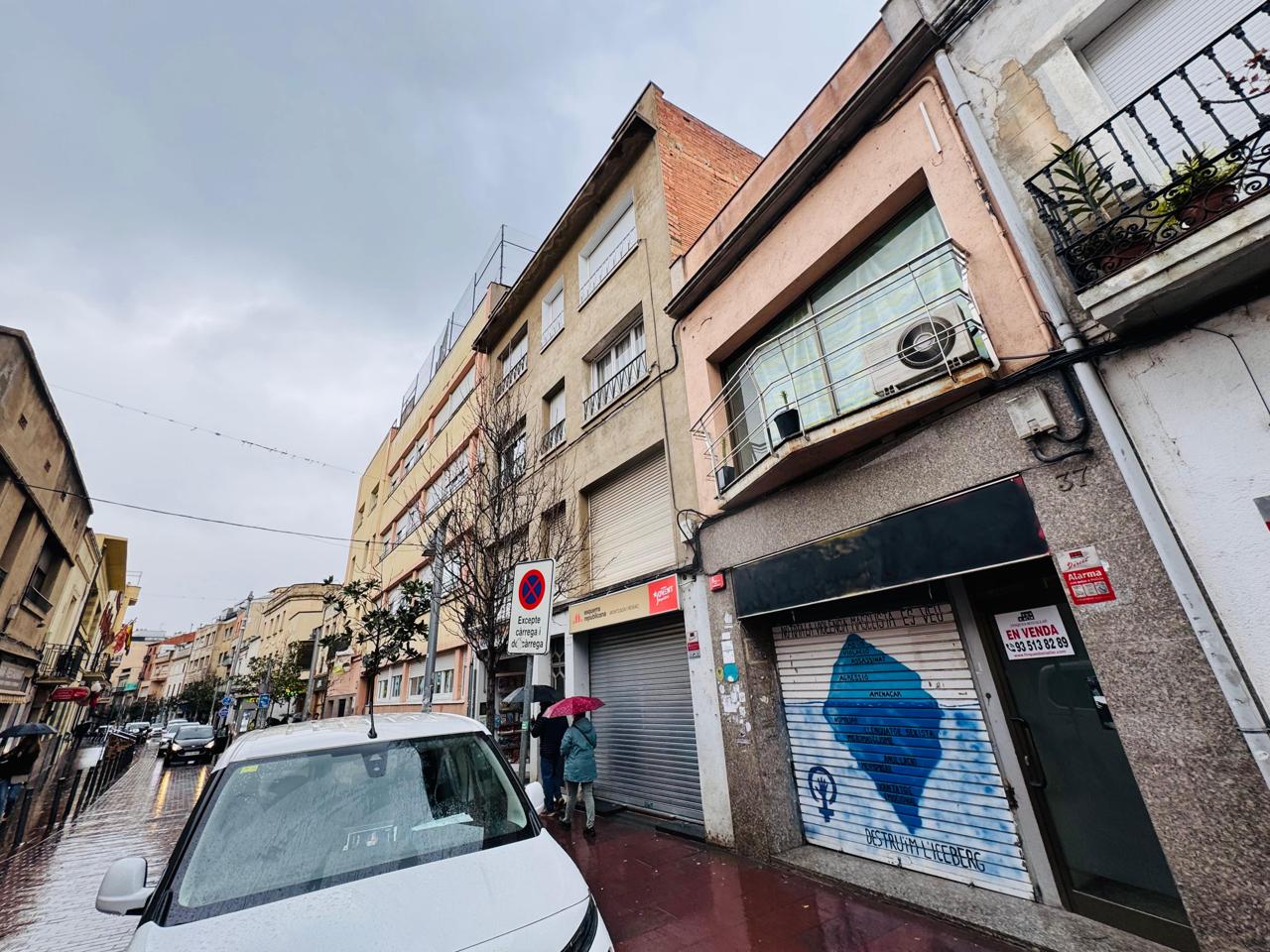 casa--chalet en montcada-i-reixac · montcada-centro 390000€