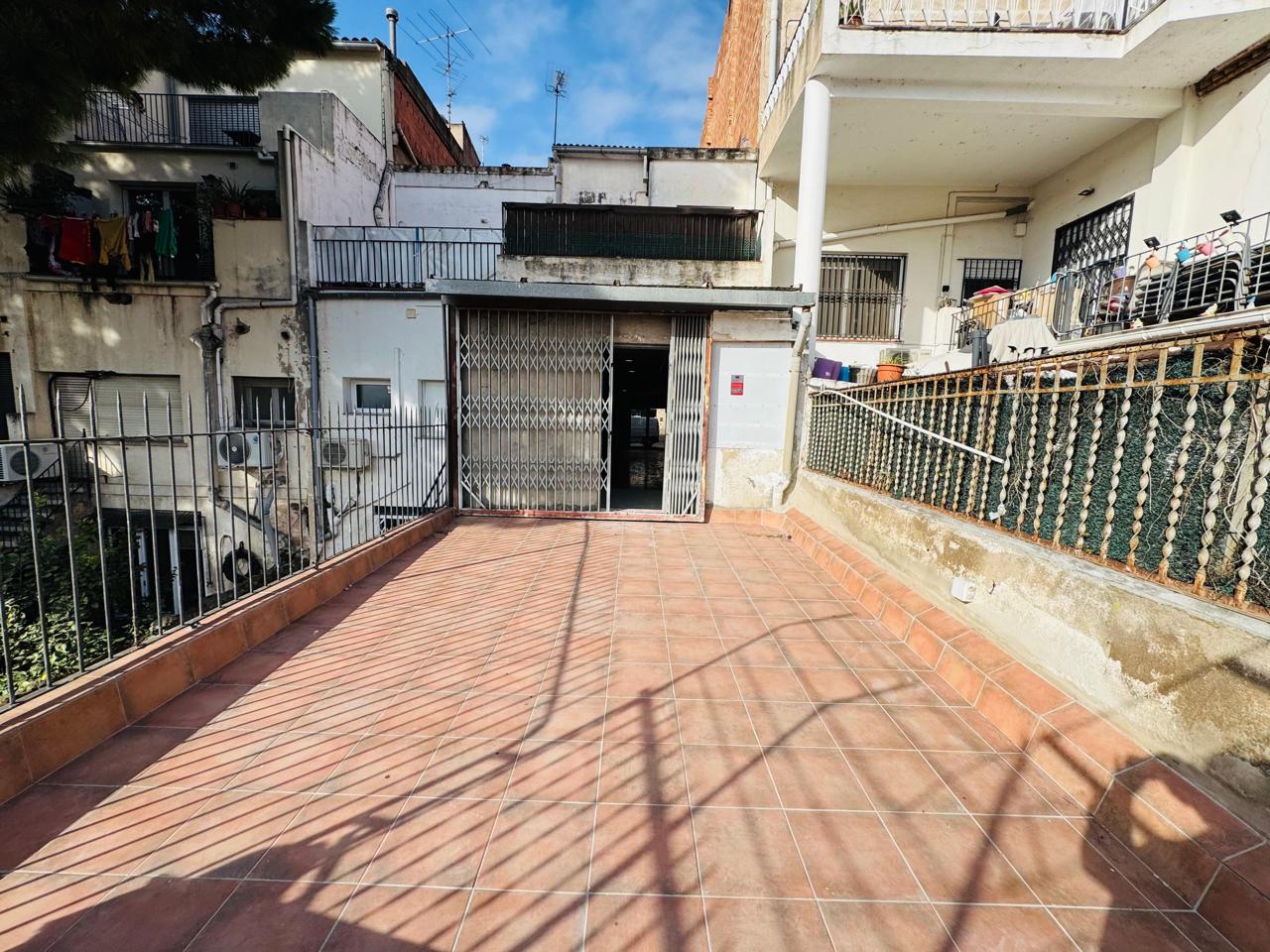 casa--chalet en montcada-i-reixac · montcada-centro 390000€