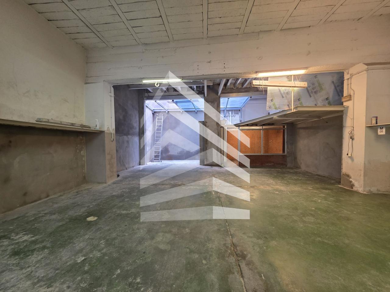 locales-comerciales en barcelona · carrer-d'alcolea-08014 €