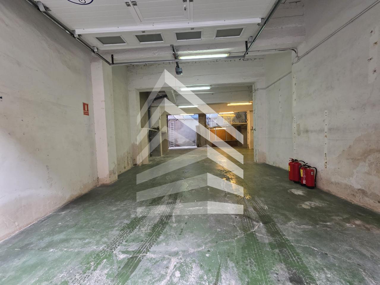 locales-comerciales en barcelona · carrer-d'alcolea-08014 €