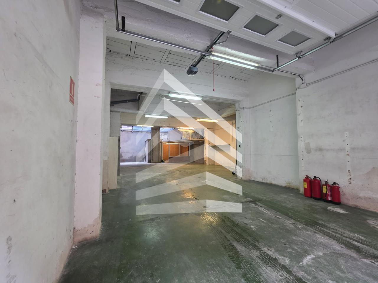 locales-comerciales en barcelona · carrer-d'alcolea-08014 €