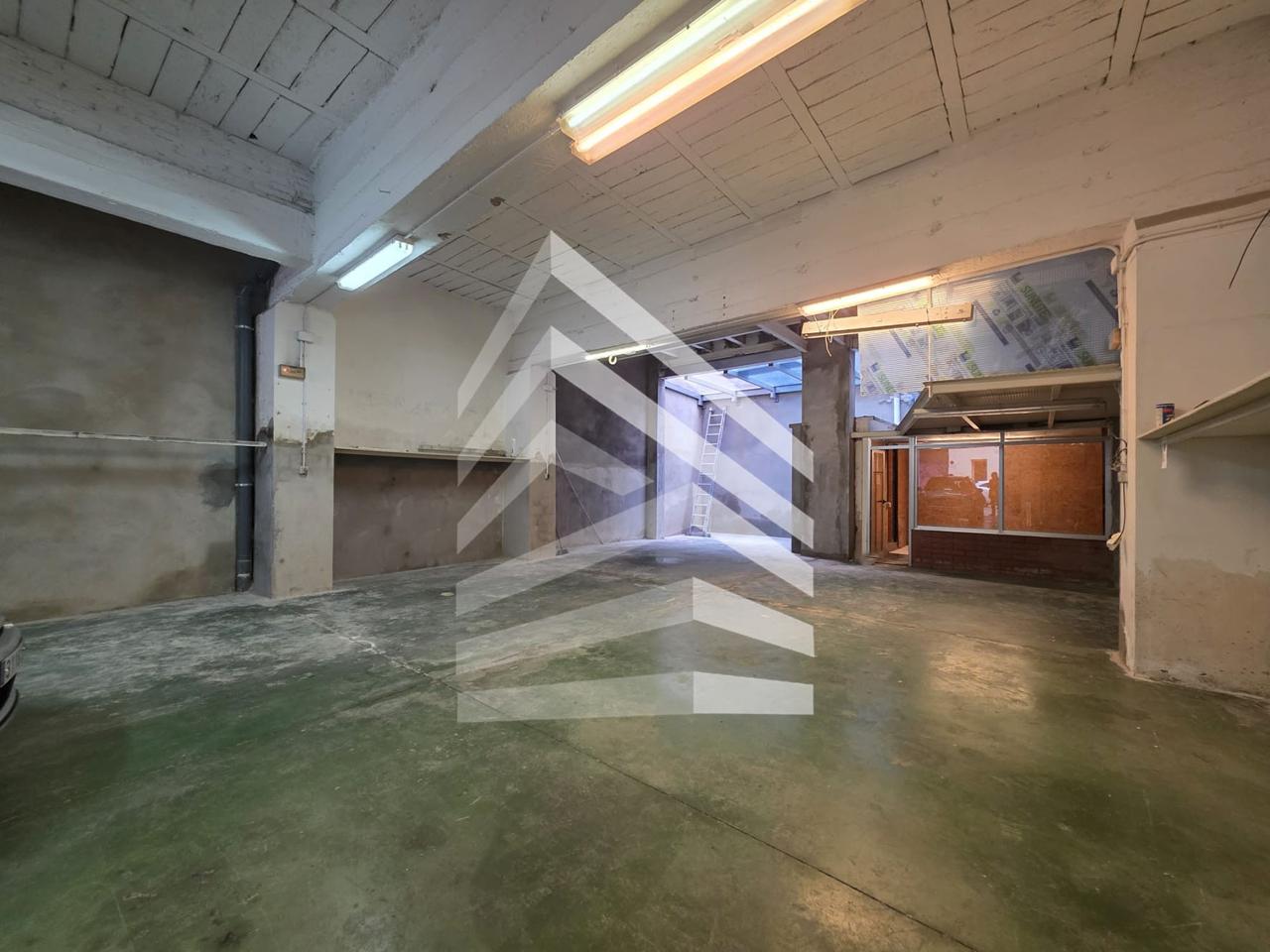 locales-comerciales en barcelona · carrer-d'alcolea-08014 €