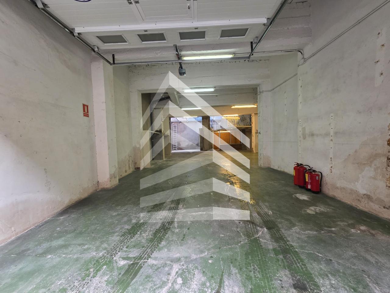 locales-comerciales en barcelona · carrer-d'alcolea-08014 €