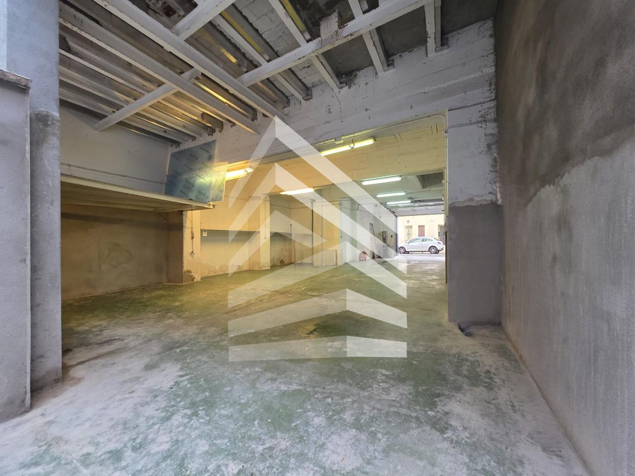locales-comerciales en barcelona · carrer-d'alcolea-08014 €