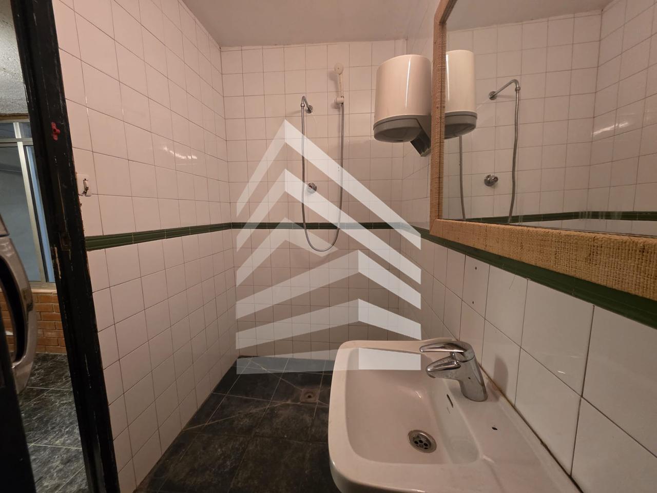 locales-comerciales en barcelona · carrer-d'alcolea-08014 €