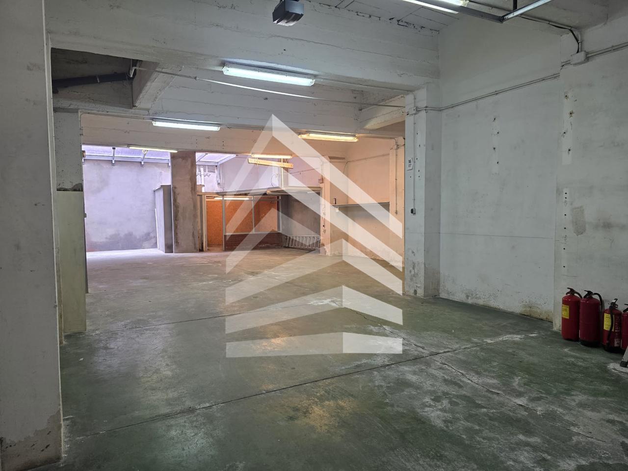 locales-comerciales en barcelona · carrer-d'alcolea-08014 €