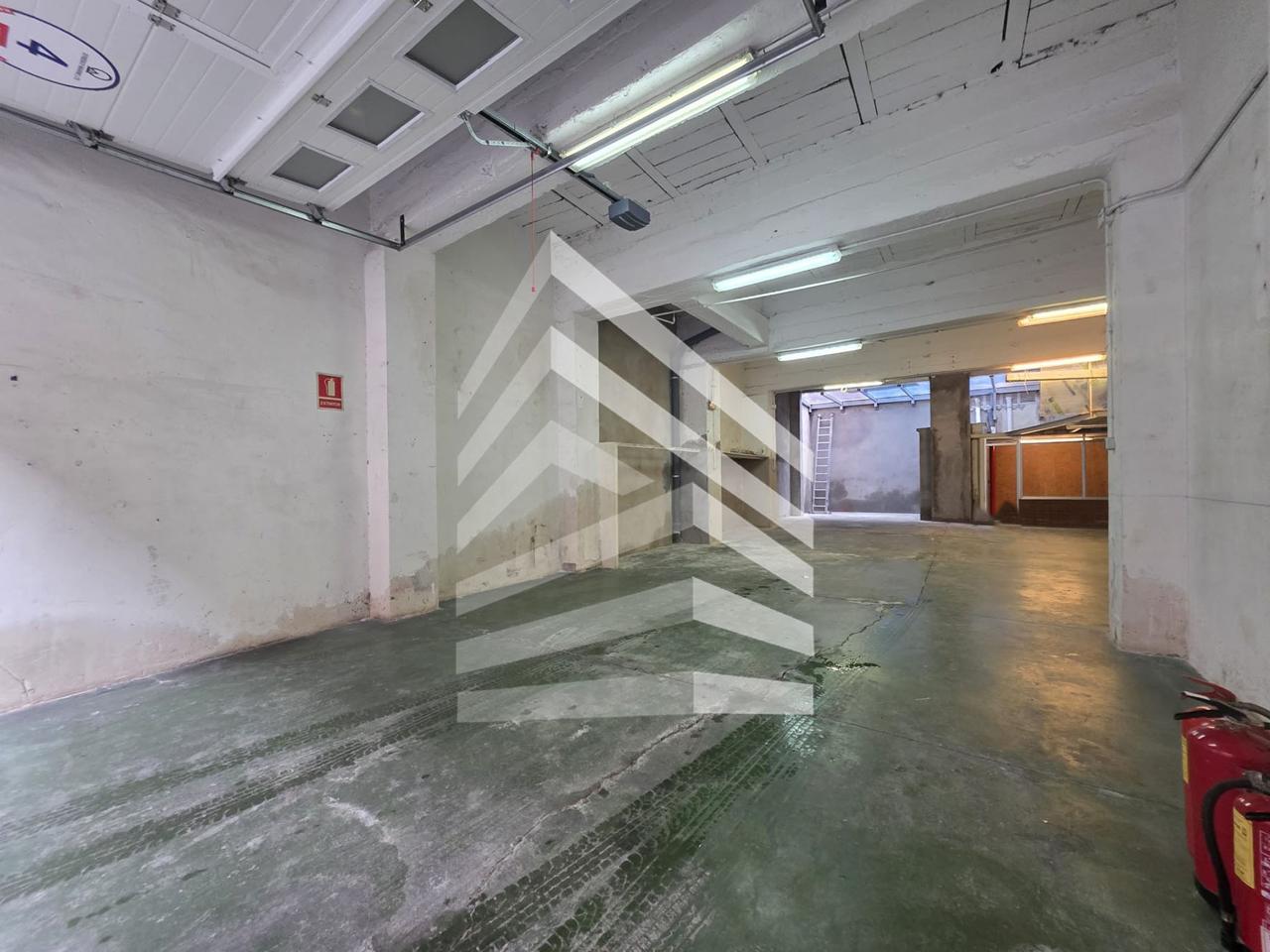 locales-comerciales en barcelona · carrer-d'alcolea-08014 €