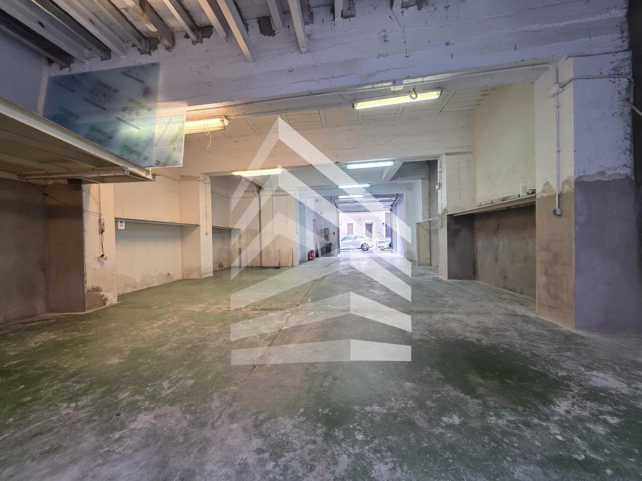locales-comerciales en barcelona · carrer-d'alcolea-08014 €
