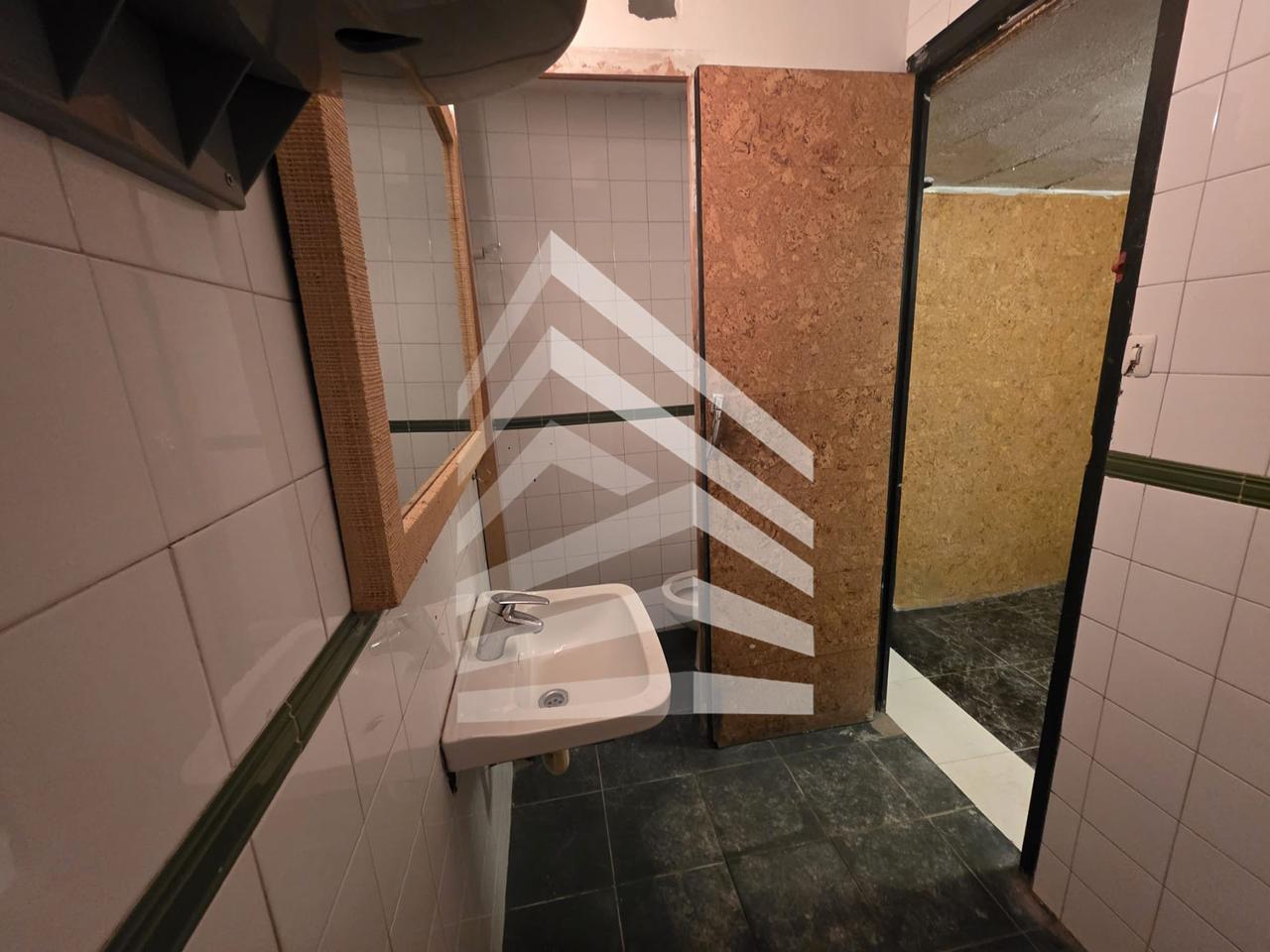locales-comerciales en barcelona · carrer-d'alcolea-08014 €