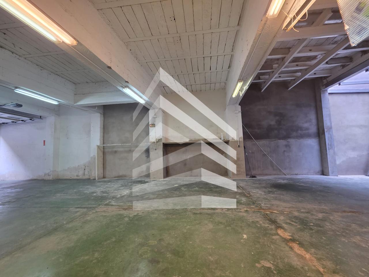 locales-comerciales en barcelona · carrer-d'alcolea-08014 €