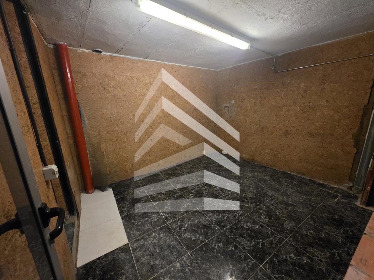 locales-comerciales en barcelona · carrer-d'alcolea-08014 €