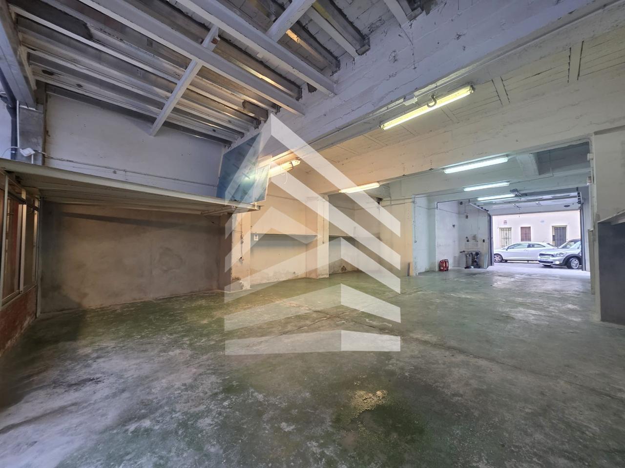 locales-comerciales en barcelona · carrer-d'alcolea-08014 €