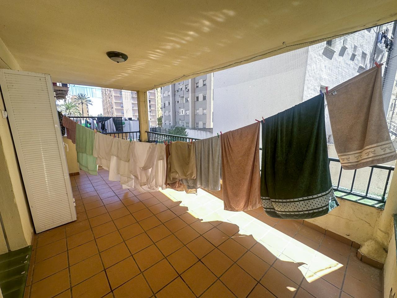 Amplio apartamento con terraza y vistas al mar