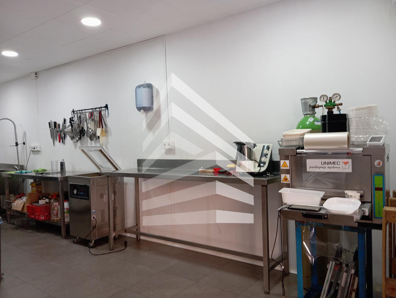 locales-comerciales en barcelona · carrer-de-breda-08029 €