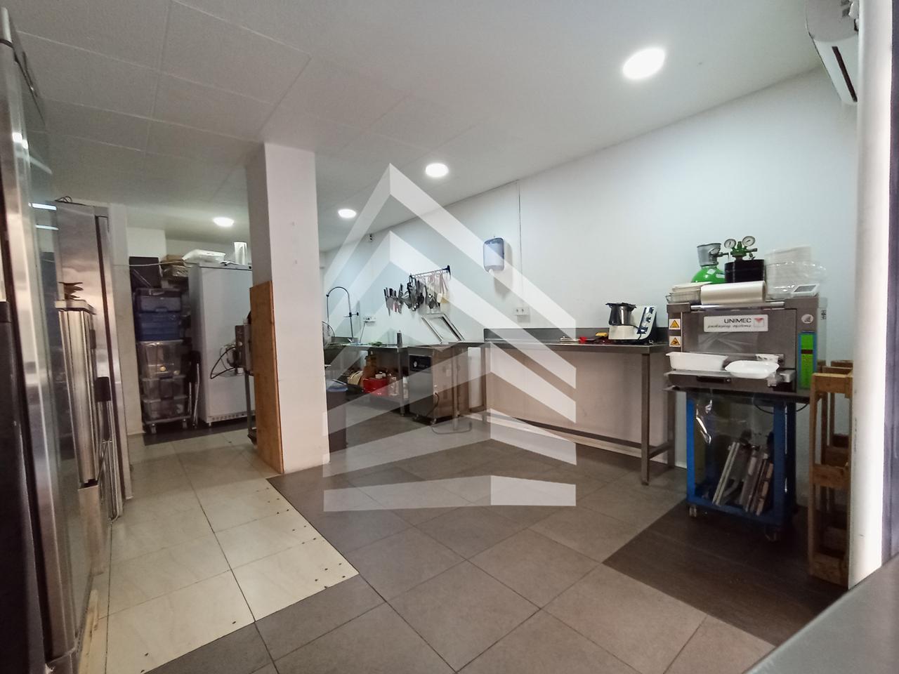 locales-comerciales en barcelona · carrer-de-breda-08029 €