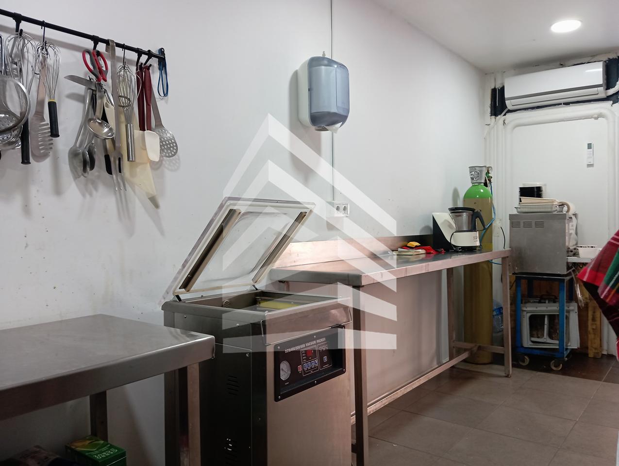 locales-comerciales en barcelona · carrer-de-breda-08029 €