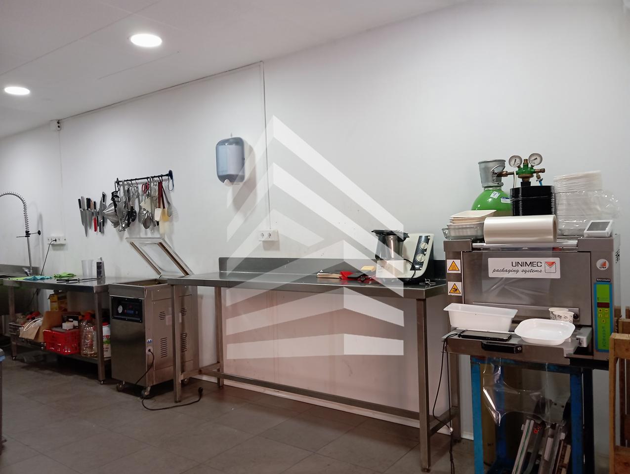 locales-comerciales en barcelona · carrer-de-breda-08029 €