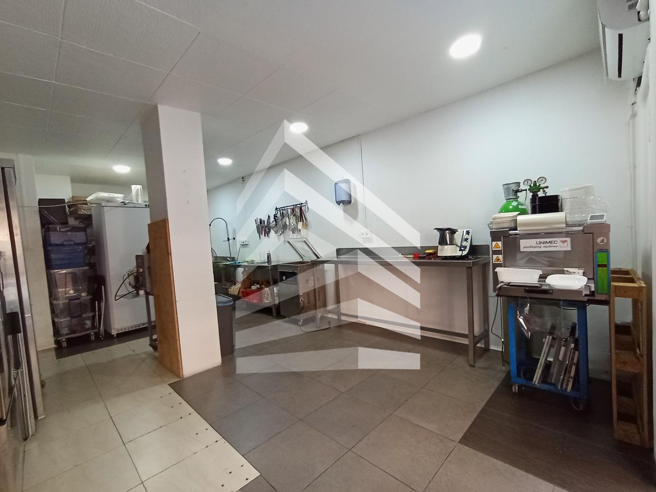 locales-comerciales en barcelona · carrer-de-breda-08029 €