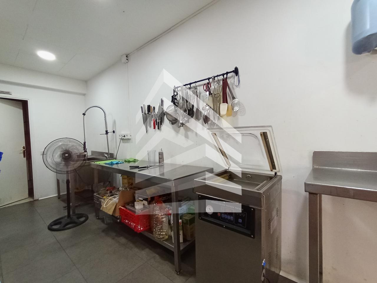 locales-comerciales en barcelona · carrer-de-breda-08029 €