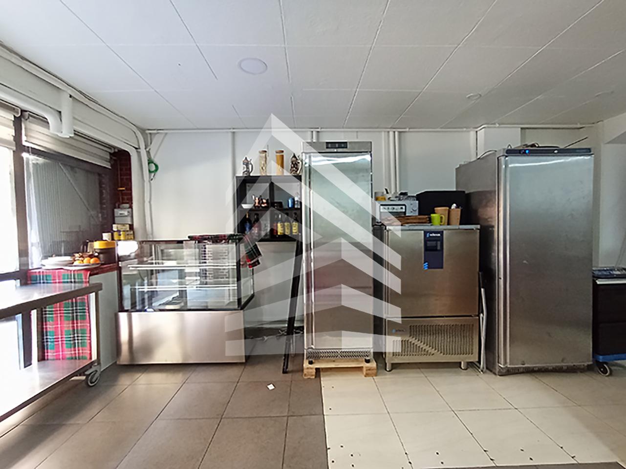 locales-comerciales en barcelona · carrer-de-breda-08029 €