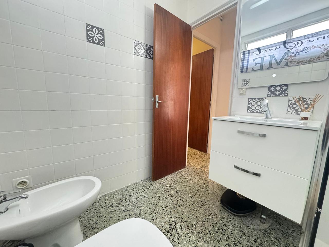 pisos en roses · carrer-del-port-de-reig-17480 180000€