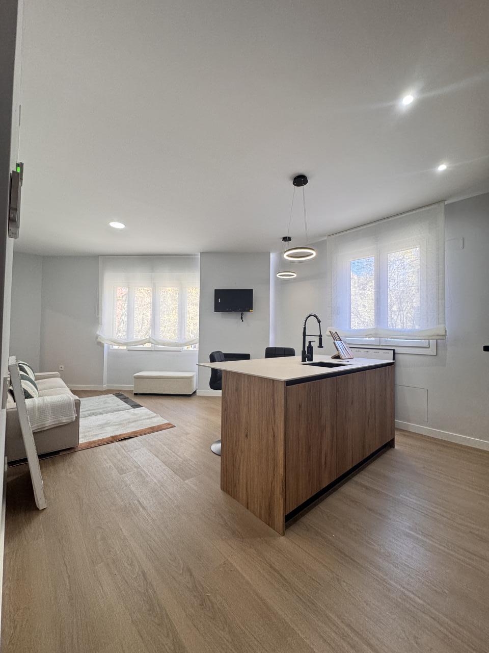 Piso en Paseo de la Reina Cristina, Madrid, Madrid de 74 m2