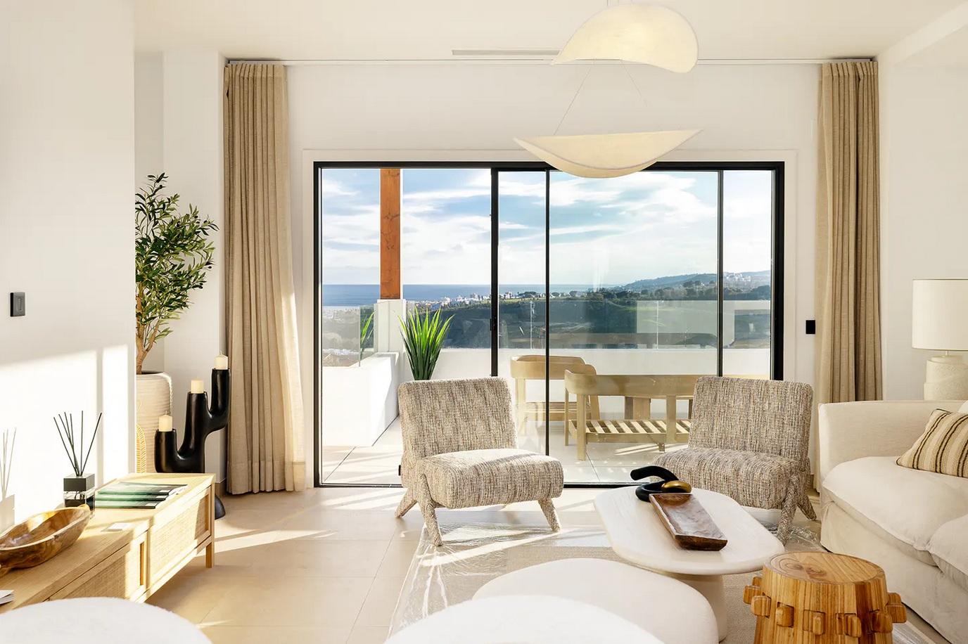 Luxury penthouse with front-facing sea views in Casares Cos…