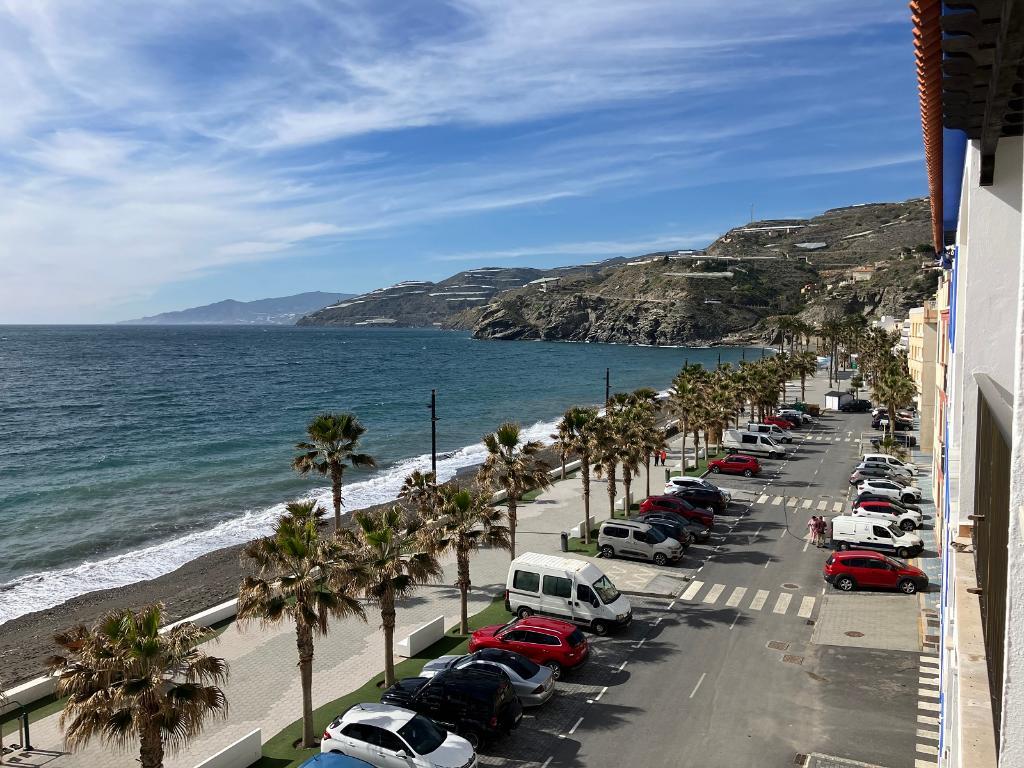 foto de PISO EN PRIMERA LINEA DE PLAYA EN LA RABITA, GRANADA