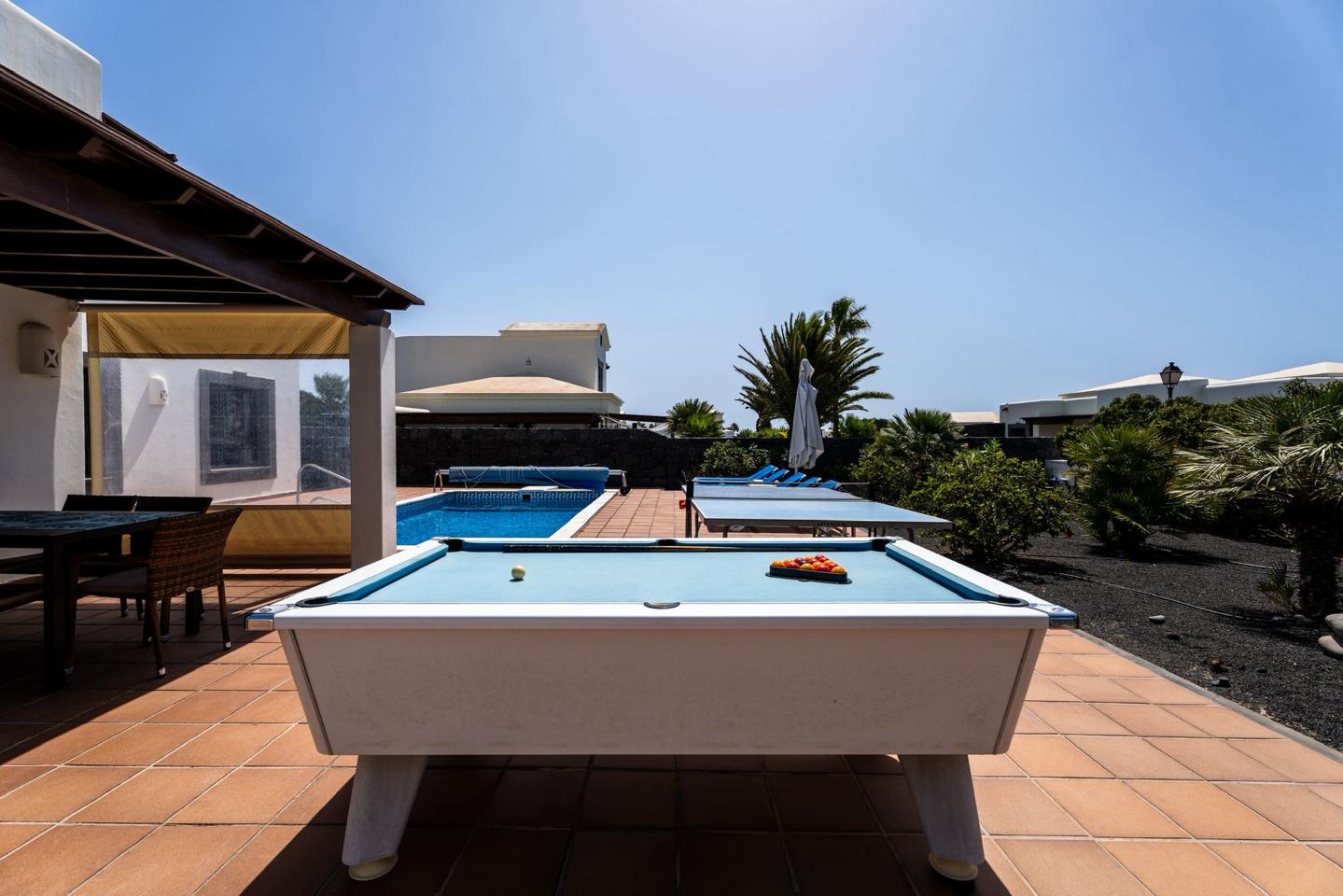Luxury 3 bed detached villa with private pool & sea views in Playa Blanca