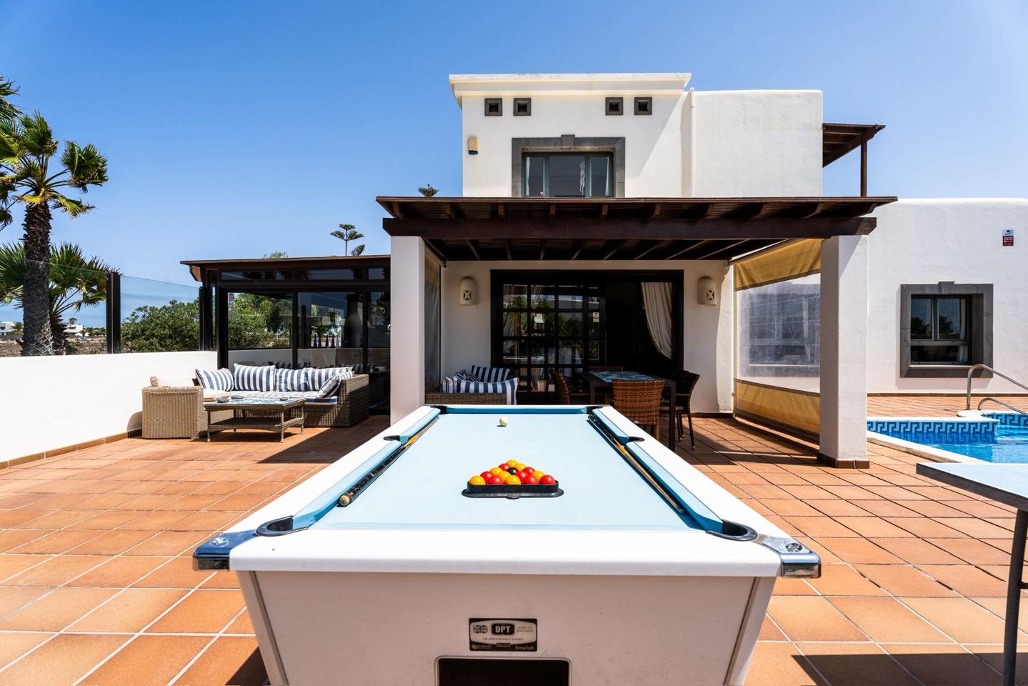 Luxury 3 bed detached villa with private pool & sea views in Playa Blanca