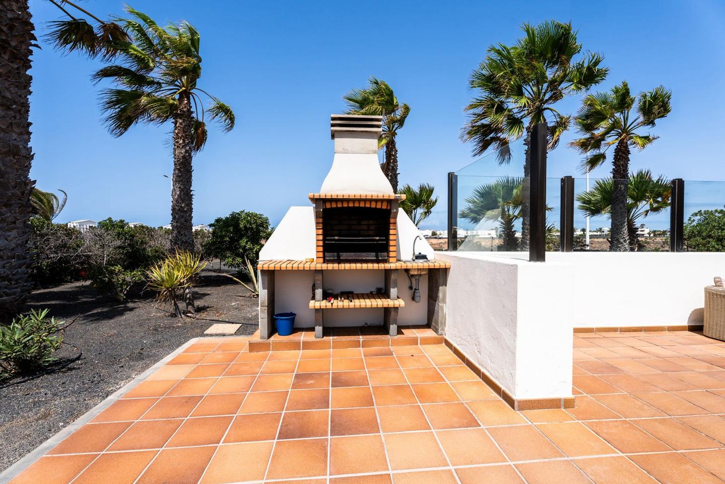 Luxury 3 bed detached villa with private pool & sea views in Playa Blanca