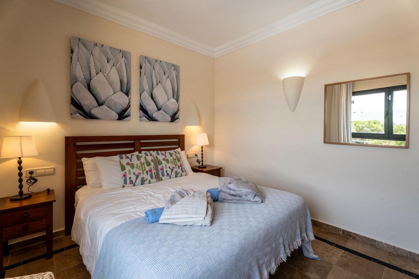 Luxury 3 bed detached villa with private pool & sea views in Playa Blanca