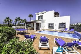 Luxury 3 bed detached villa with private pool & sea views in Playa Blanca