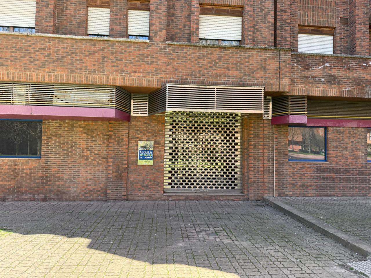 Local en Calle Moisés de León, León, León de 1100 m2