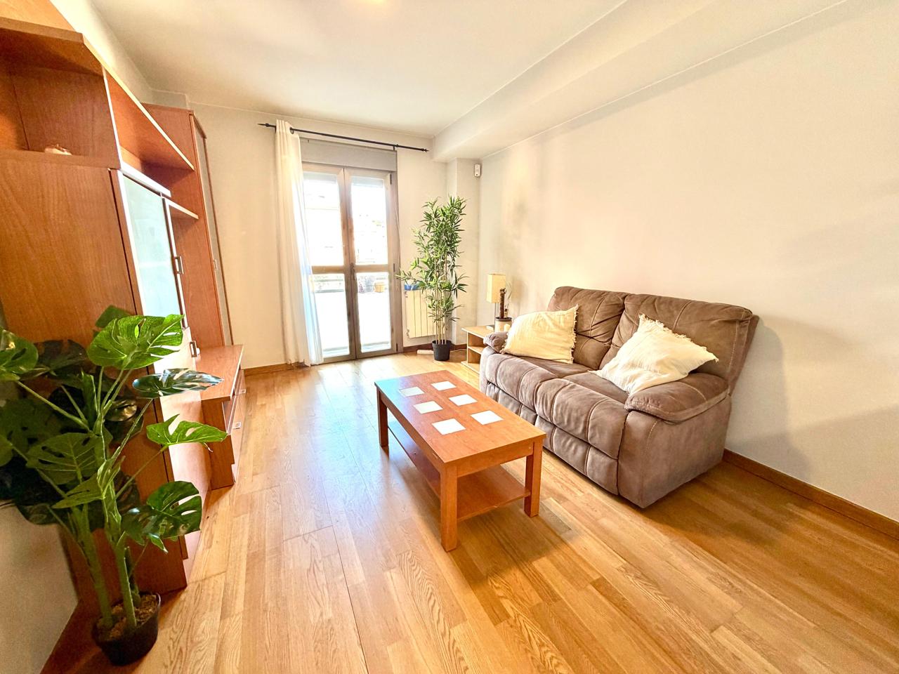 Piso en Calle Valbueno, Alovera, Guadalajara de 87 m2