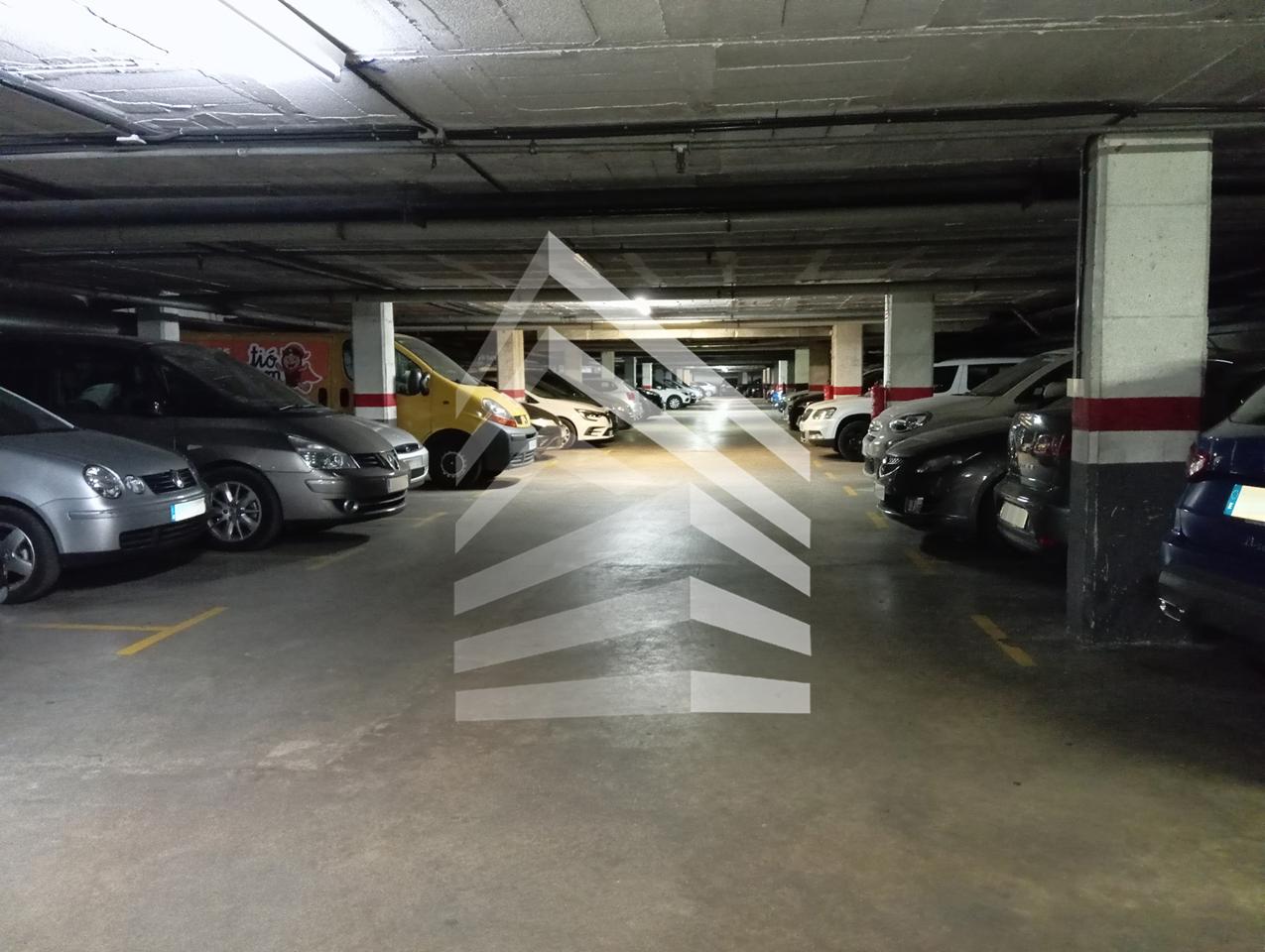 parking en barcelona · carrer-de-caballero-08014 €
