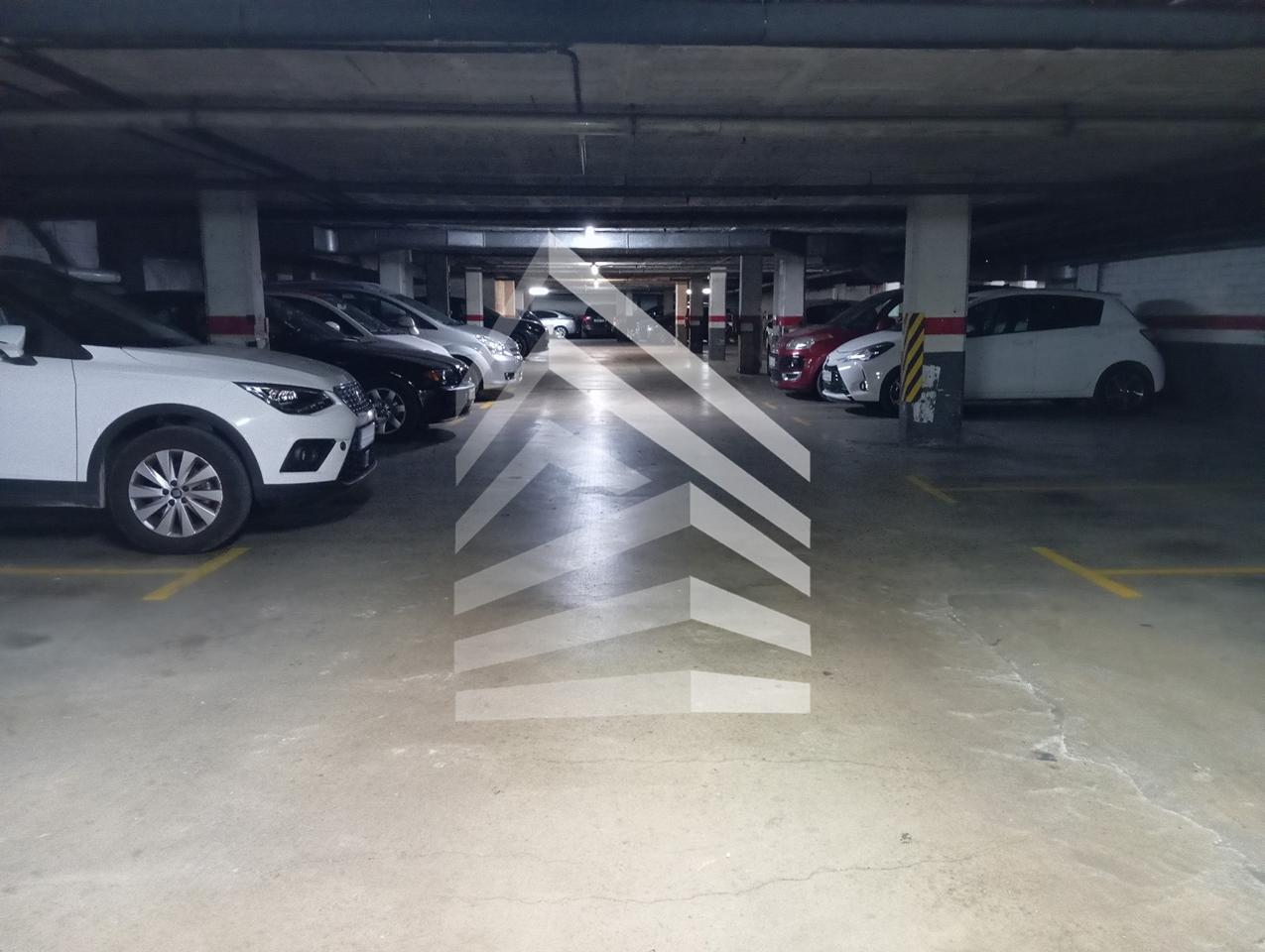 parking en barcelona · carrer-de-caballero-08014 €