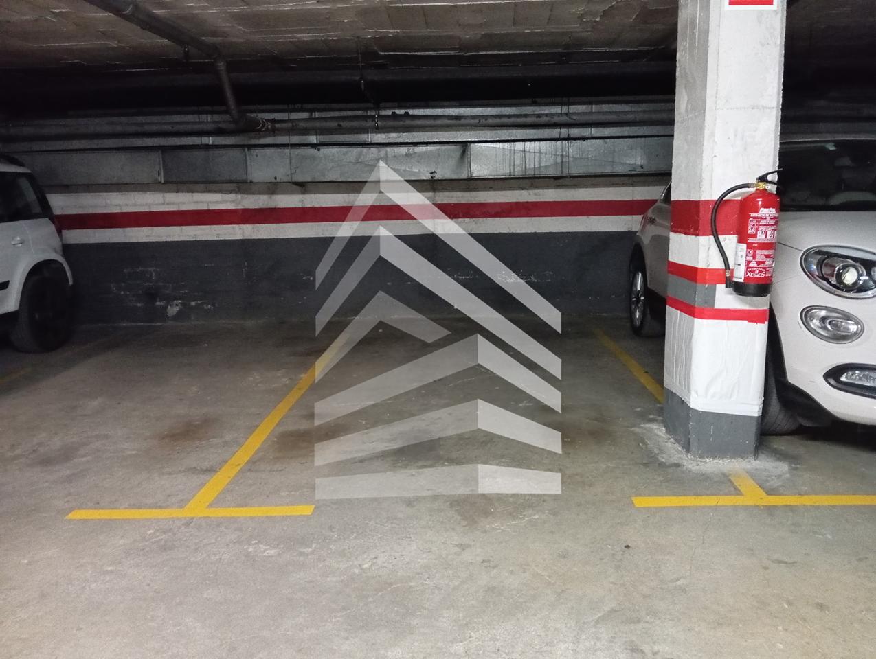 parking en barcelona · carrer-de-caballero-08014 €