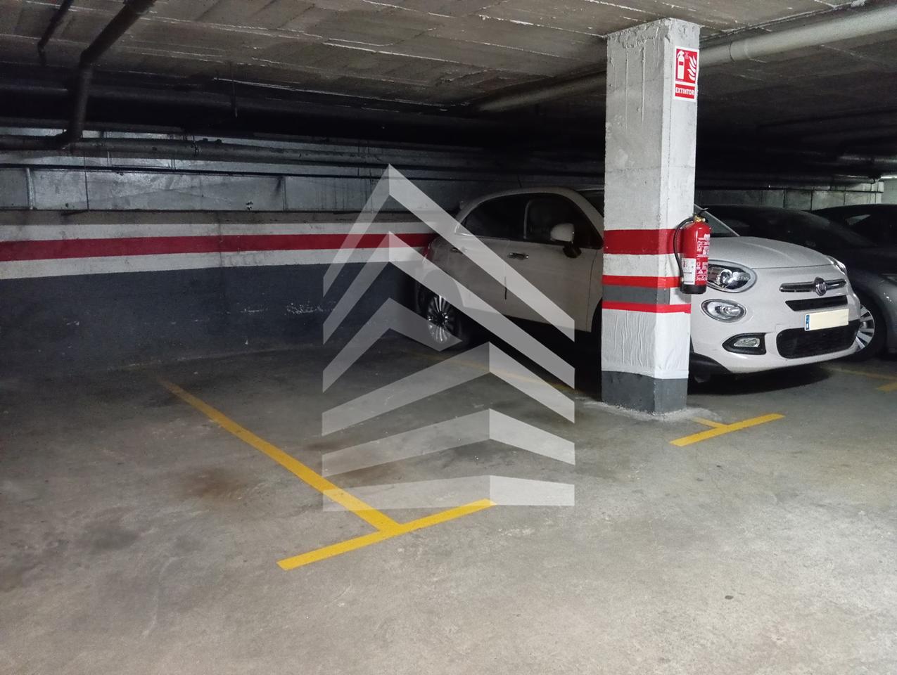 parking en barcelona · carrer-de-caballero-08014 €
