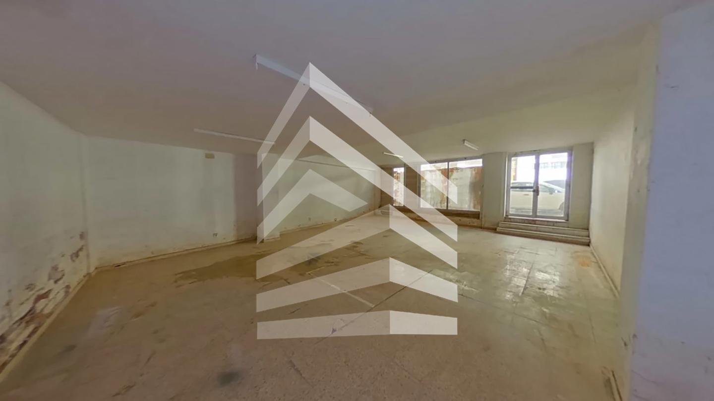 locales-comerciales en llanca · avinguda-mestral-17490 37520€