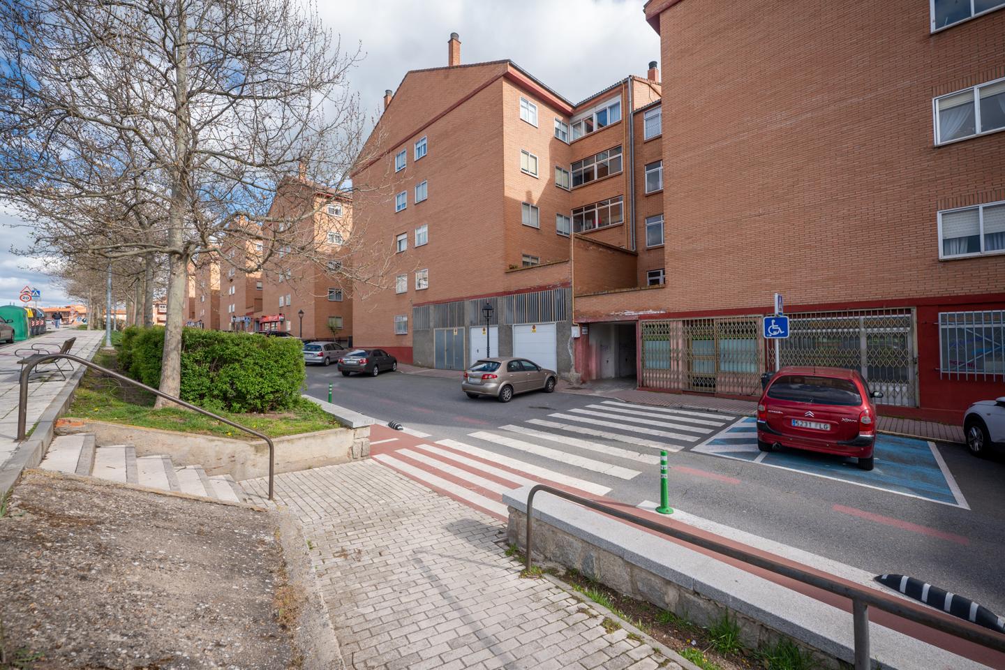 Piso de 3 HABITACIONES en BARRIO DE LA UNIVERSIDAD