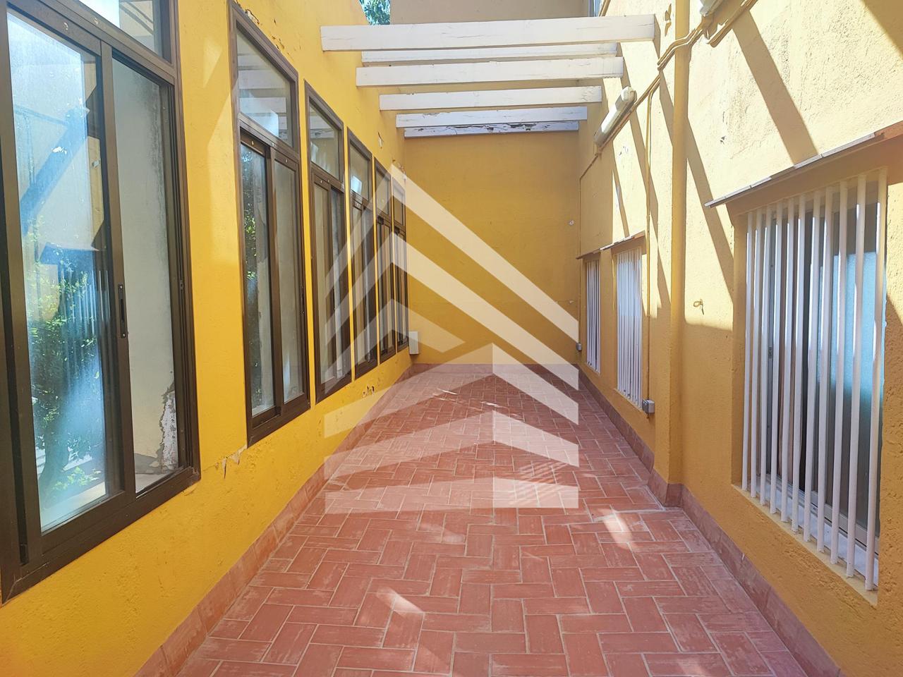 oficina en barcelona · carrer-de-morales-08029 350€