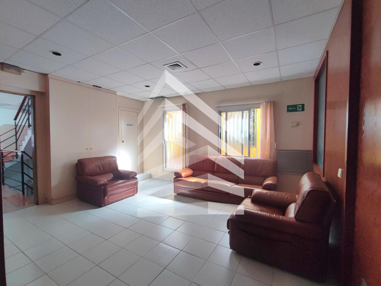 oficina en barcelona · carrer-de-morales-08029 350€