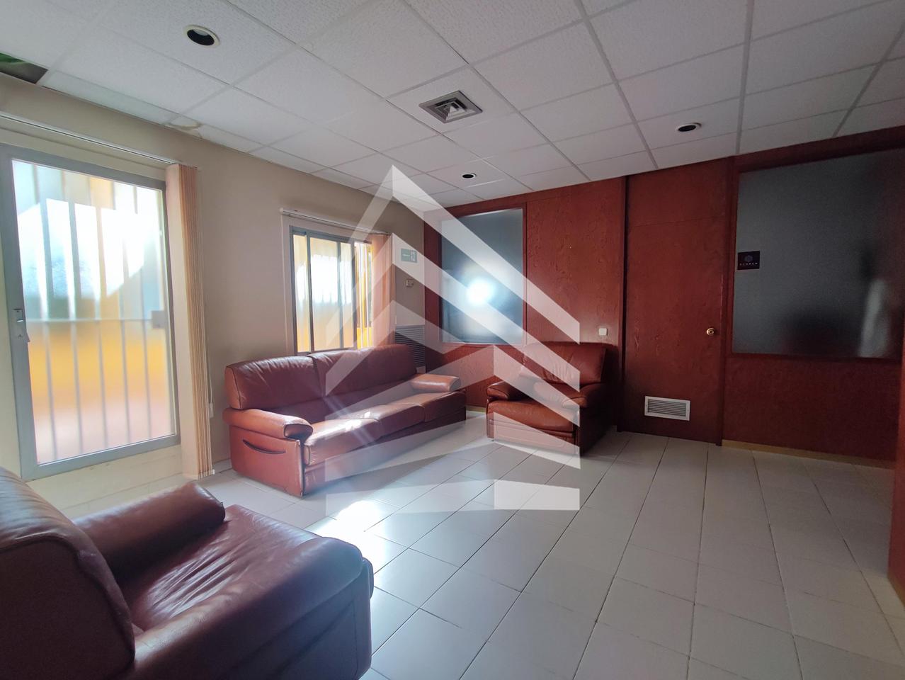 oficina en barcelona · carrer-de-morales-08029 350€