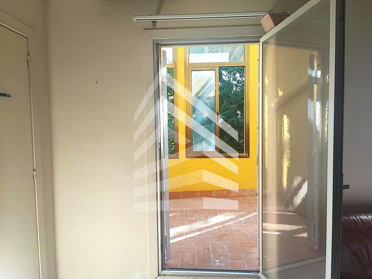 oficina en barcelona · carrer-de-morales-08029 350€
