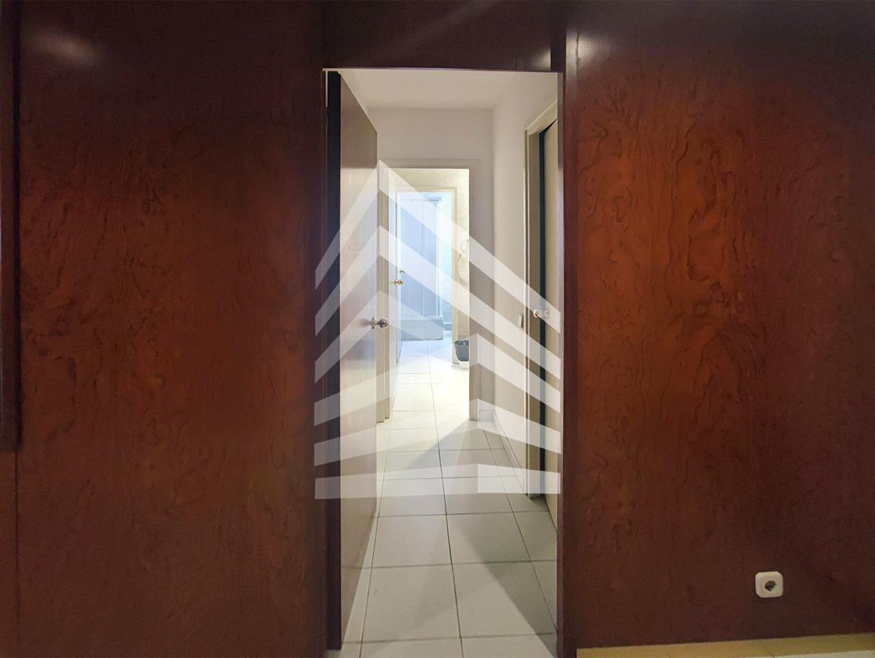 oficina en barcelona · carrer-de-morales-08029 350€