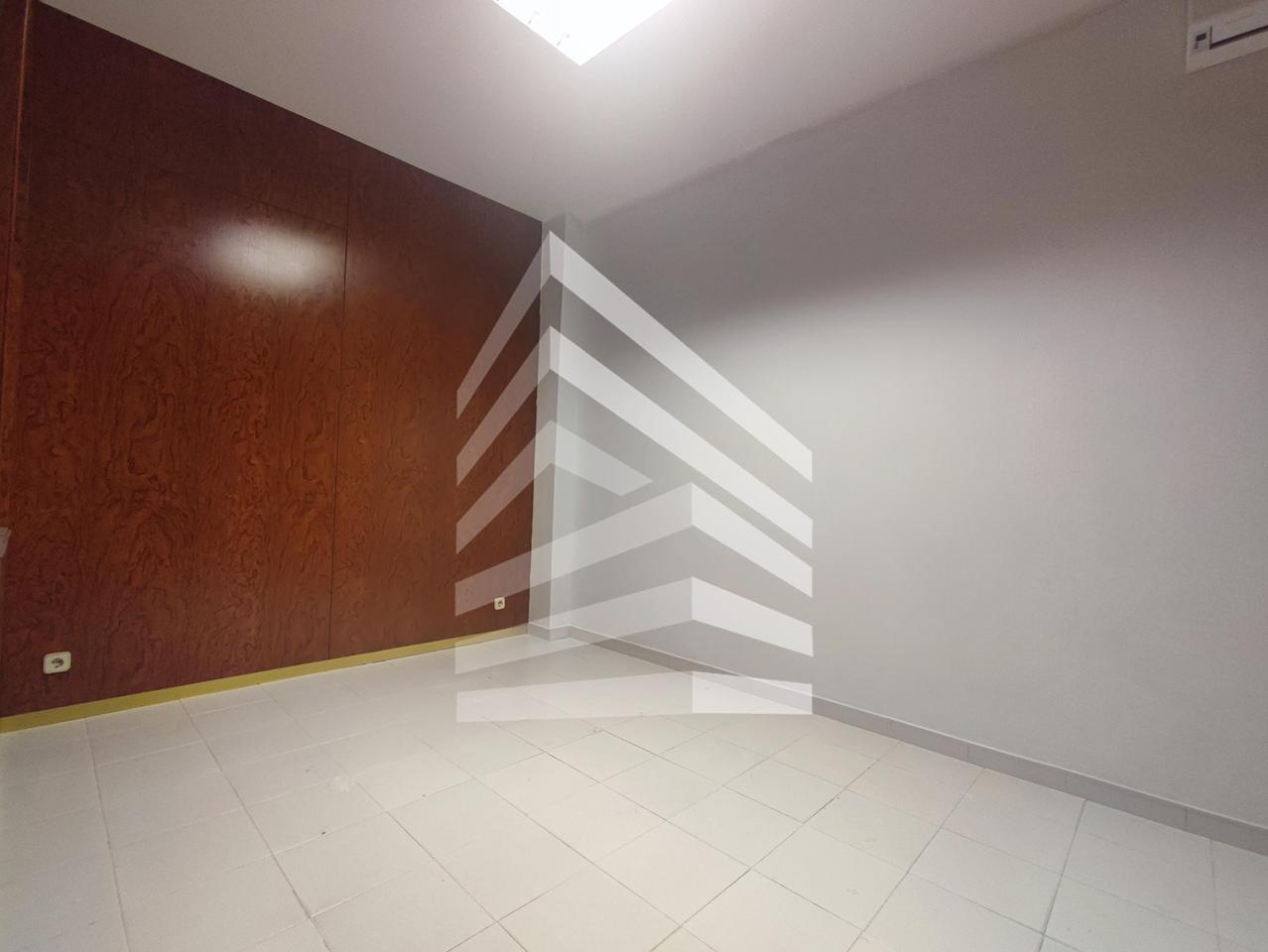 oficina en barcelona · carrer-de-morales-08029 350€