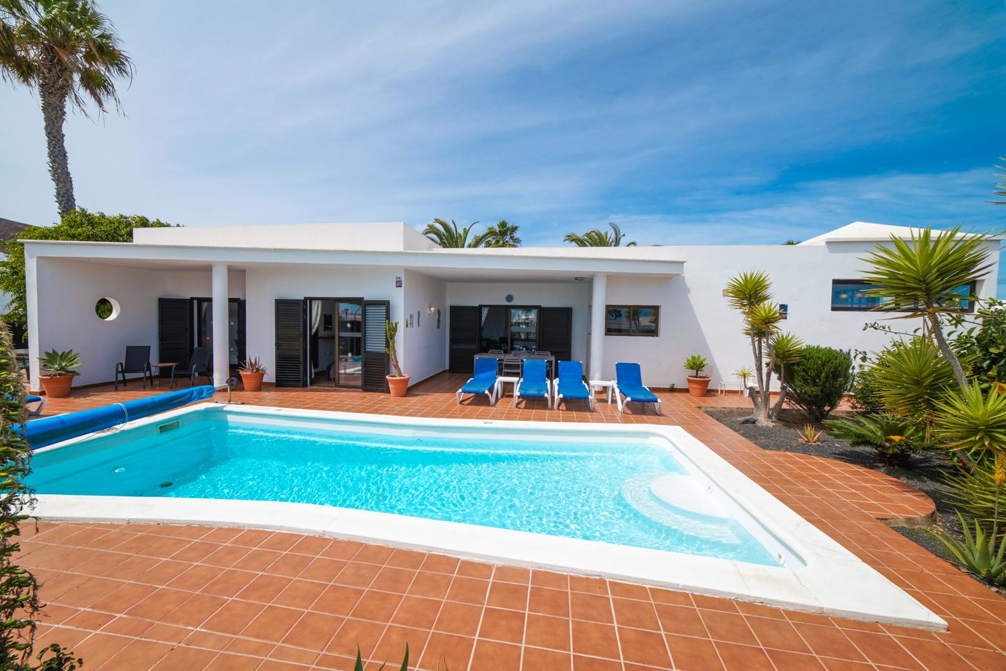 3 Bedroom Detached Villa with Private Pool, Playa Blanca